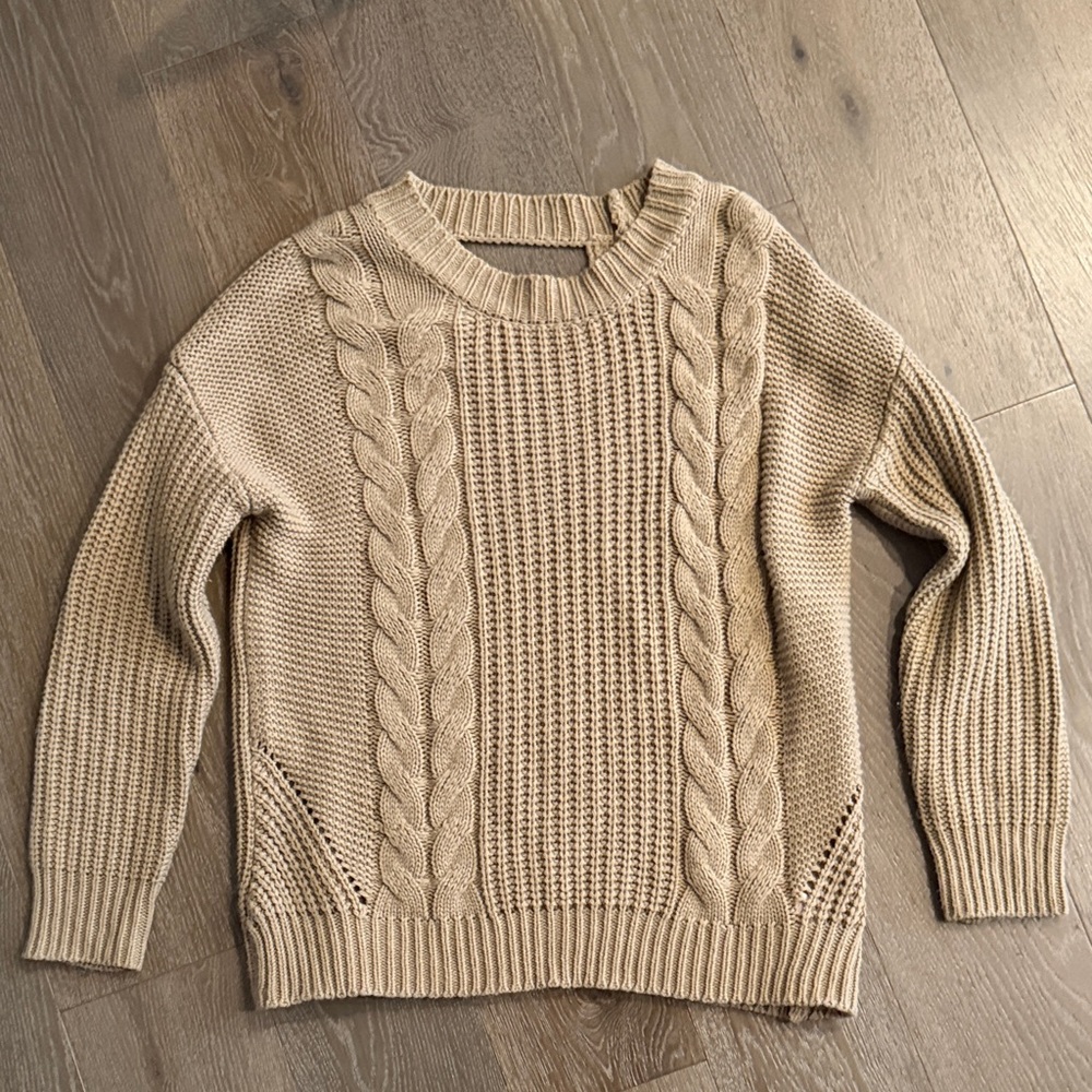 Women’s No Boundaries knitted sweater. Size: Large (11-13) Gently Used.